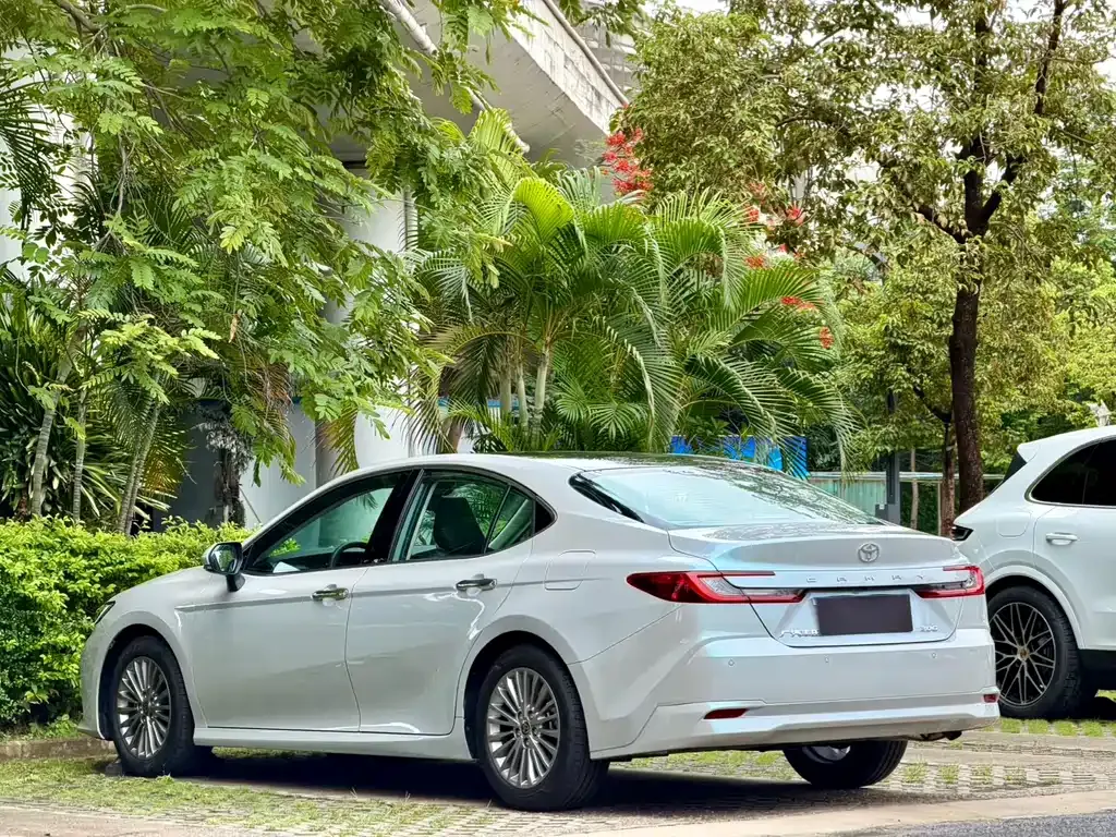 Toyota Camry — фото 9
