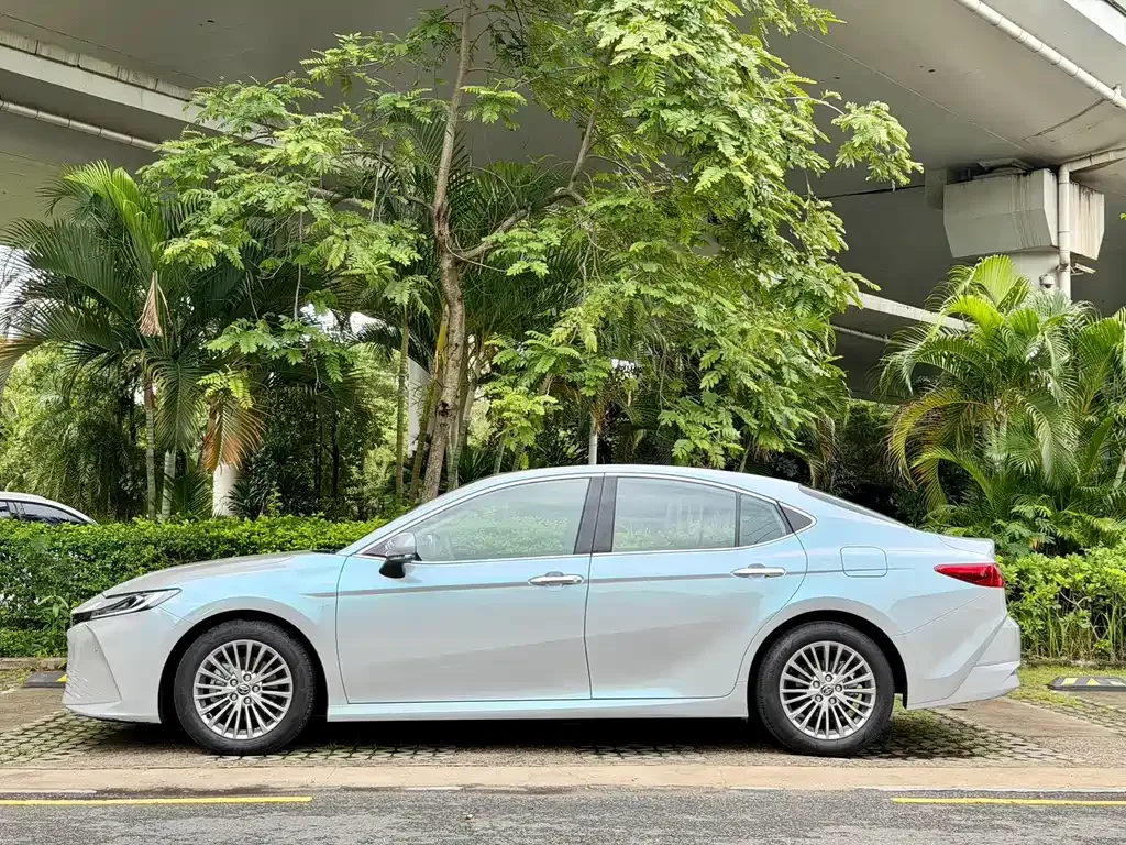 Toyota Camry — фото 8