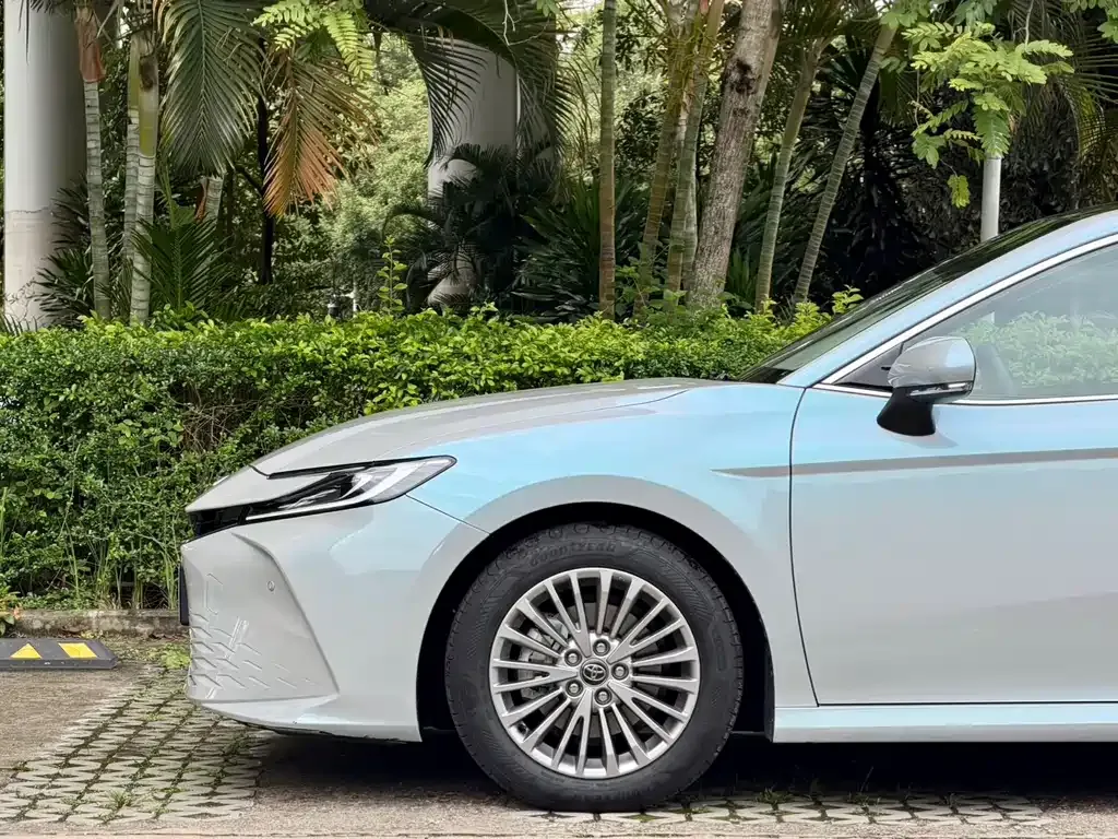 Toyota Camry — фото 5