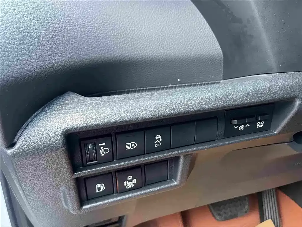 Toyota Sienna — фото 4
