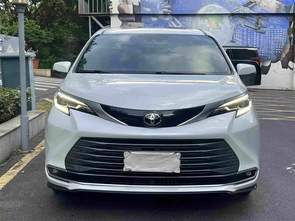 Toyota Sienna — фото 5