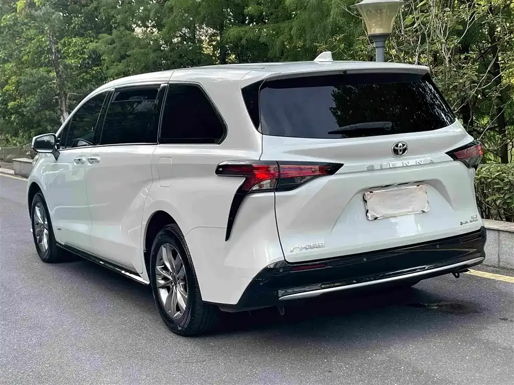 Toyota Sienna — фото 9