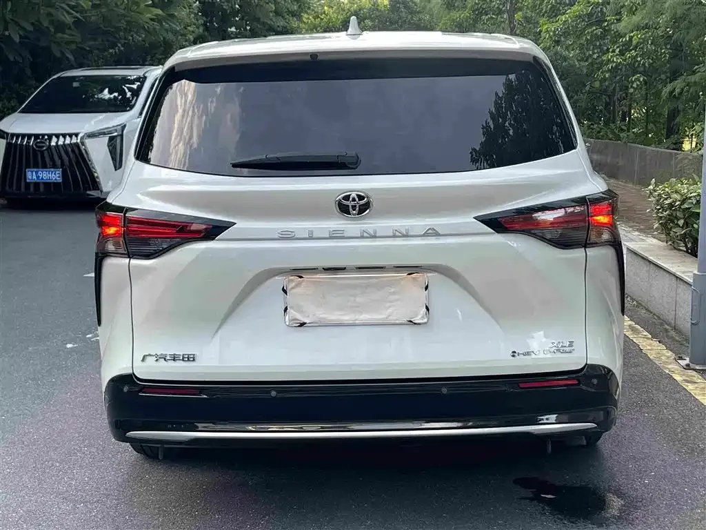 Toyota Sienna — фото 7