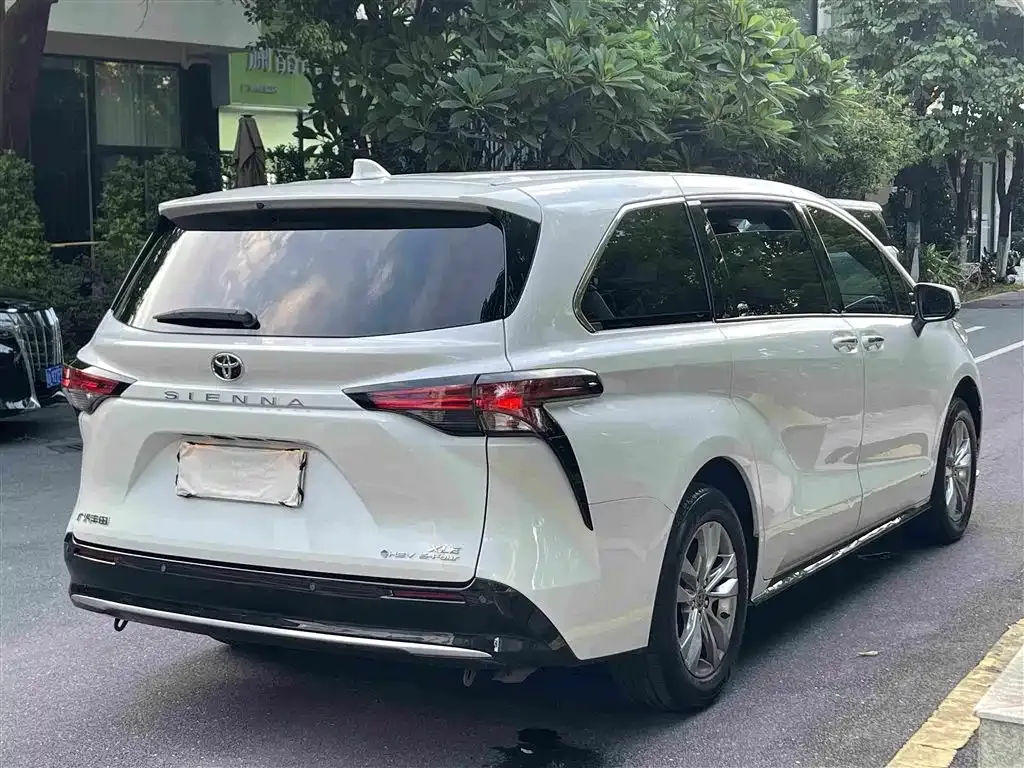 Toyota Sienna — фото 6