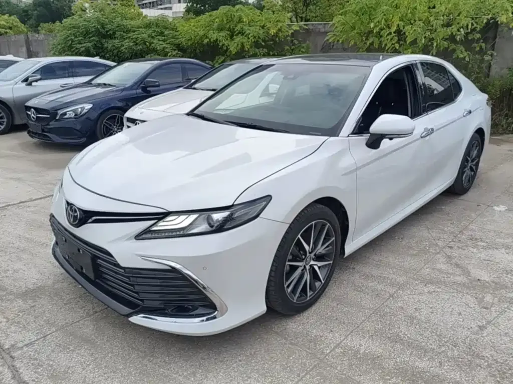 Toyota Camry — фото 4