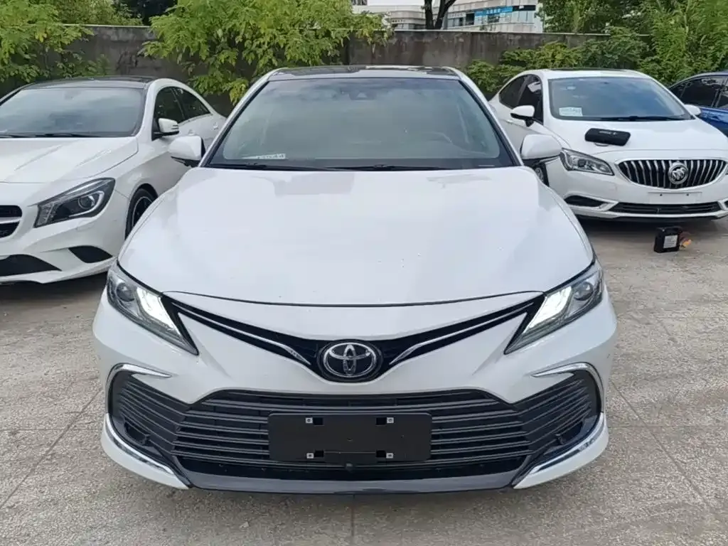 Toyota Camry — фото 10
