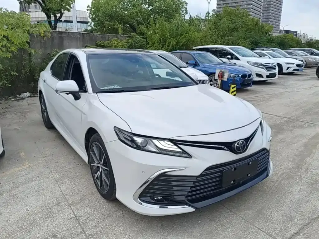 Toyota Camry — фото 5