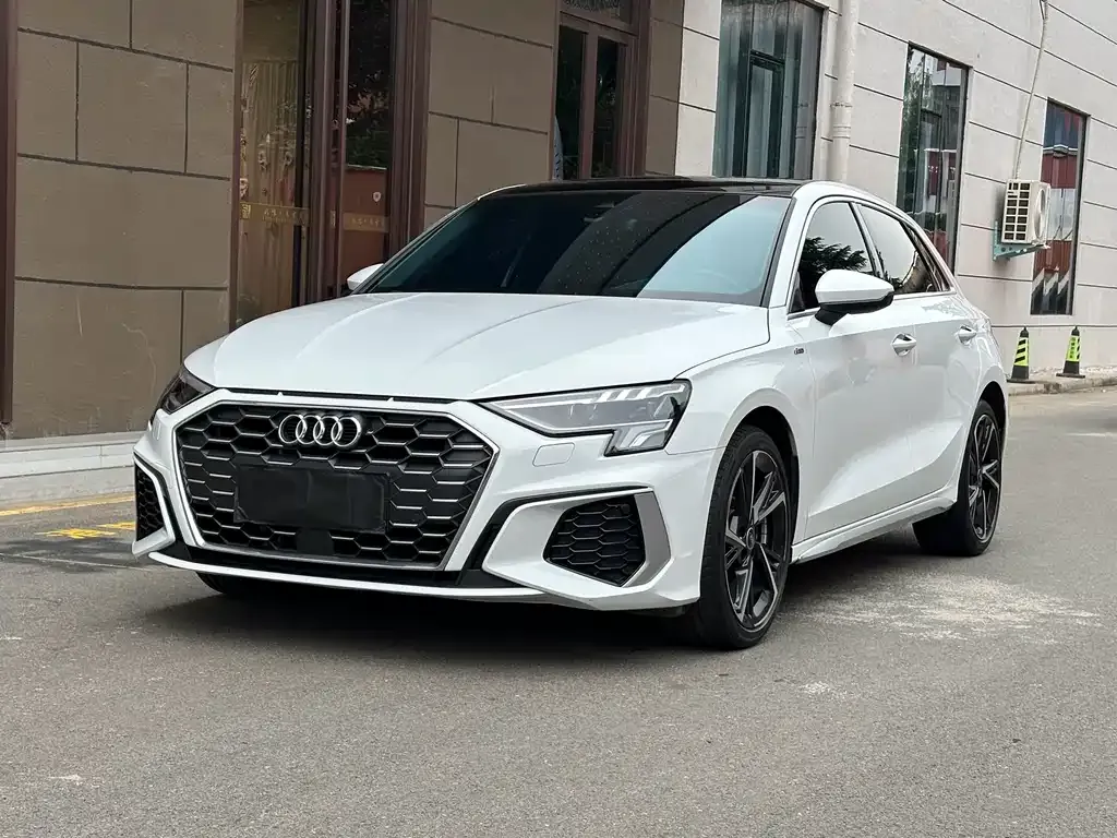 Audi A3 — фото 1