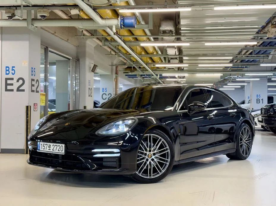 Porsche Panamera — фото 1