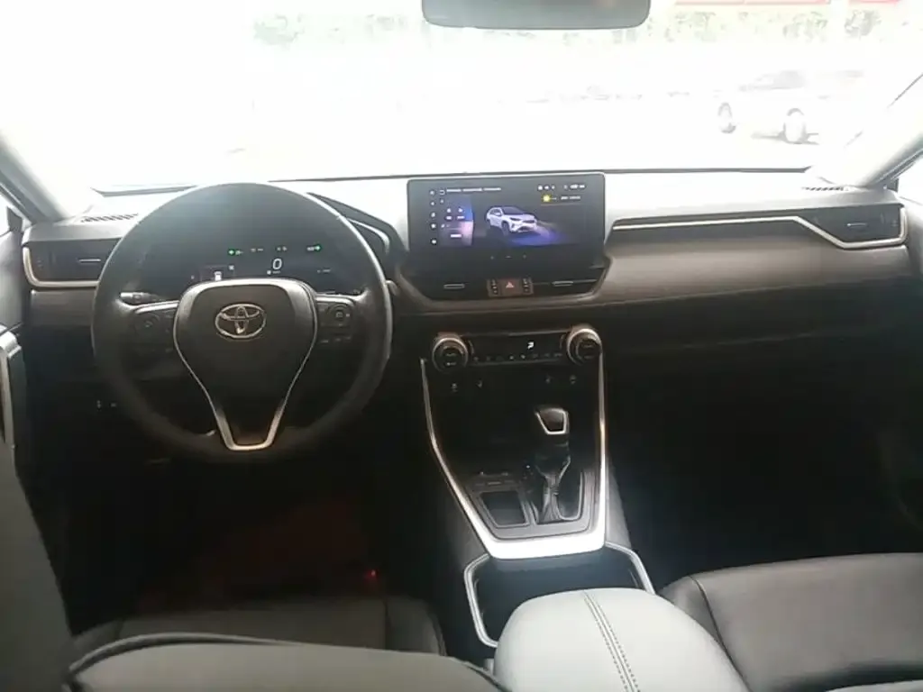 Toyota RAV4 — фото 2