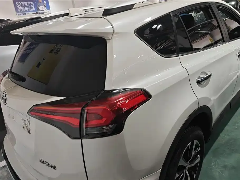 Toyota RAV4 — фото 9