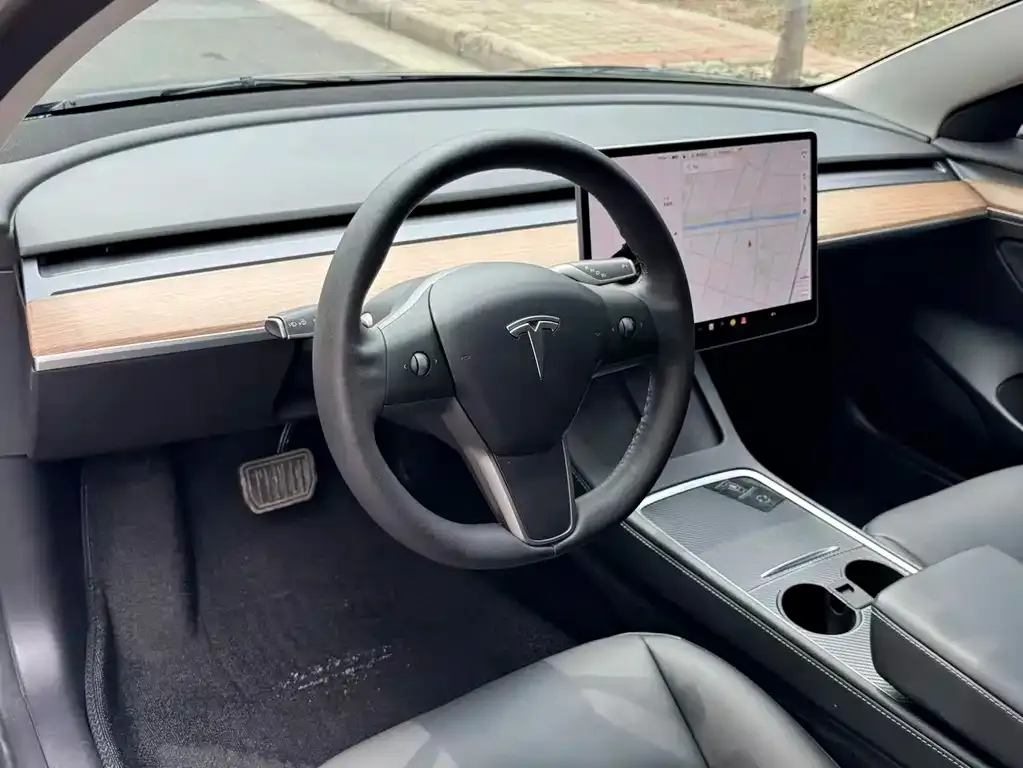 Tesla Model 3 — фото 4