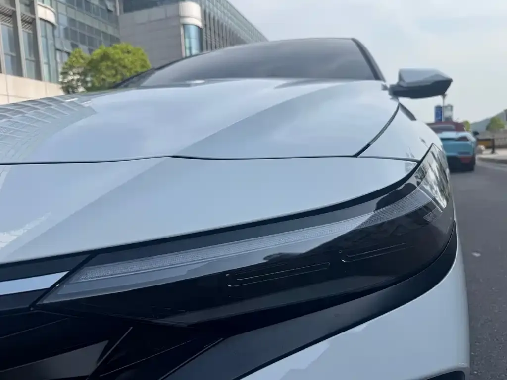 Hyundai Elantra — фото 2