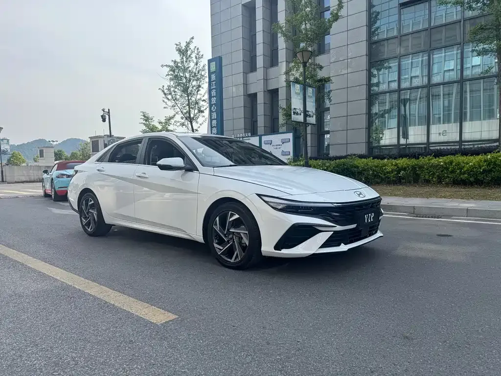 Hyundai Elantra — фото 10