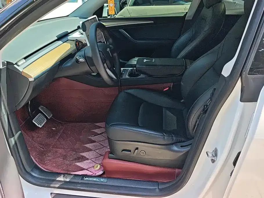 Tesla Model Y — фото 4