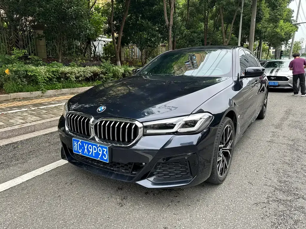 BMW 5 Series — фото 1