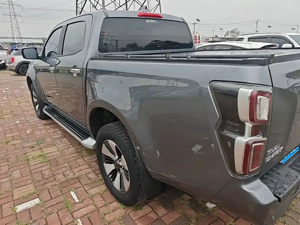 Isuzu D-MAX — фото 3