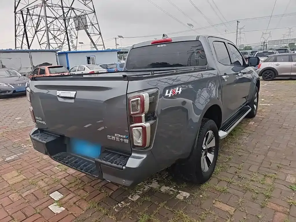 Isuzu D-MAX — фото 8