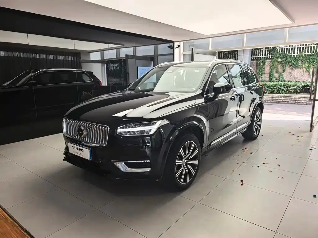 Volvo XC90 — фото 1