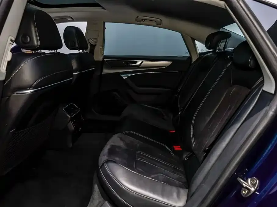 Audi A7L 2024 из CN, фото 7