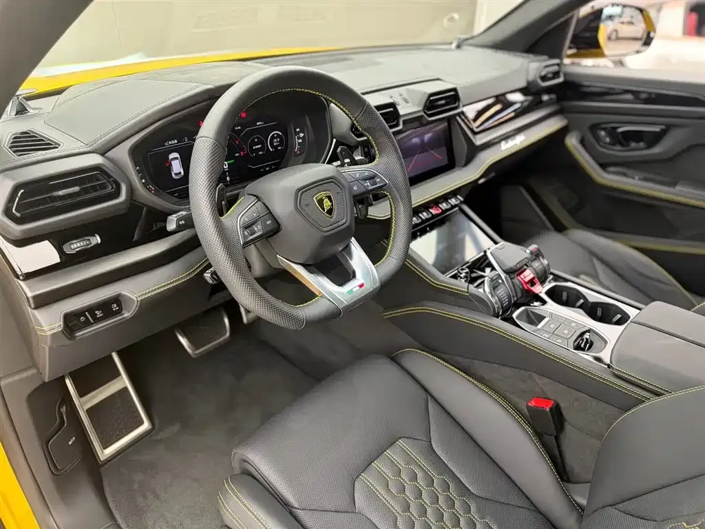 Lamborghini Urus SE — фото 9