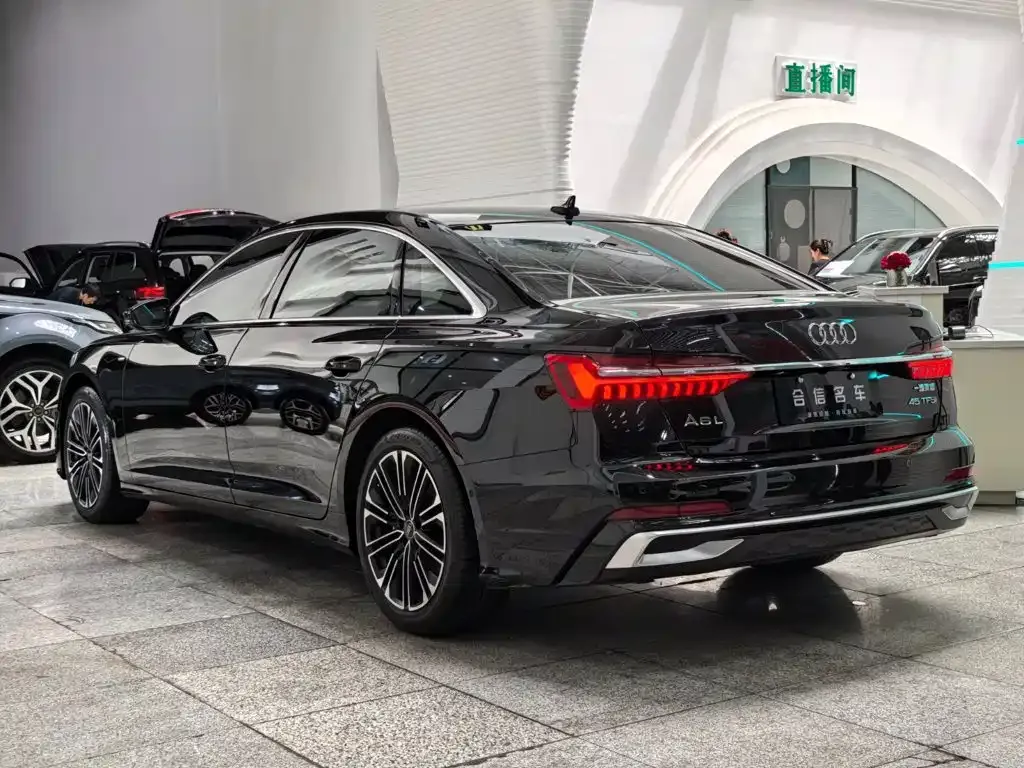 Audi A6L — фото 8