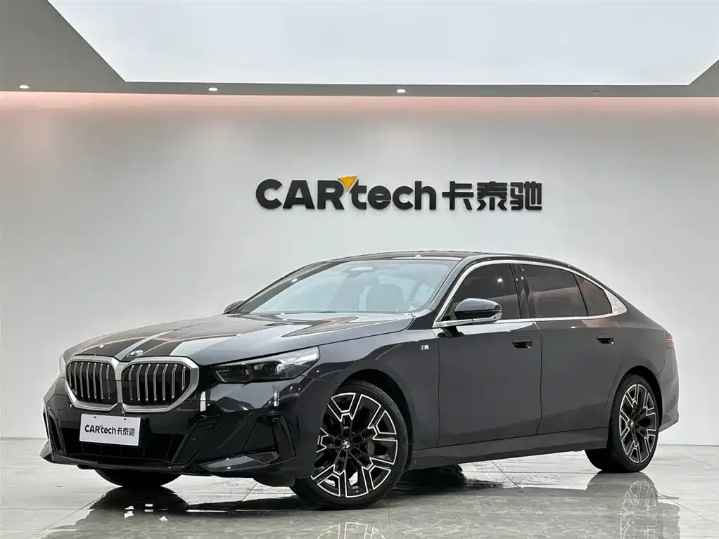 BMW 5 Series — фото 1