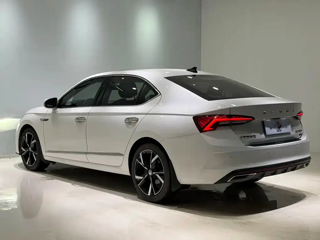 Skoda Octavia — фото 3