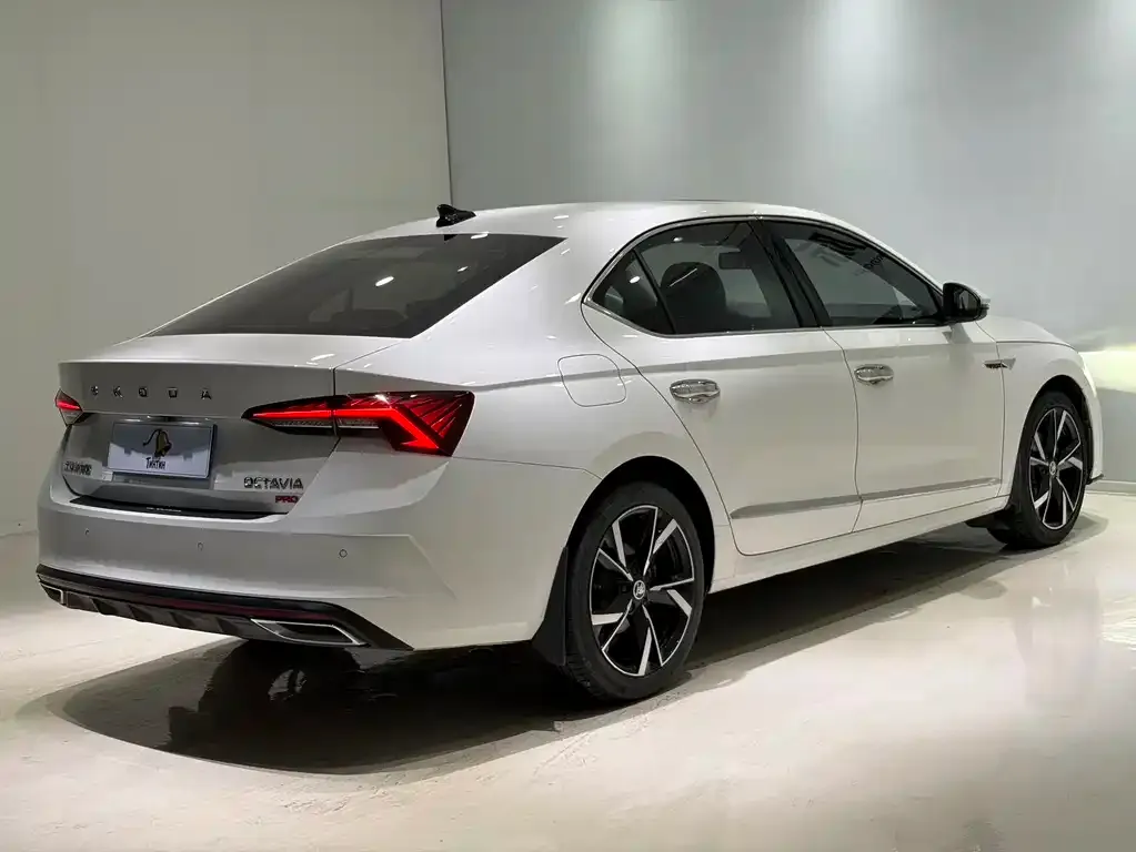 Skoda Octavia — фото 10