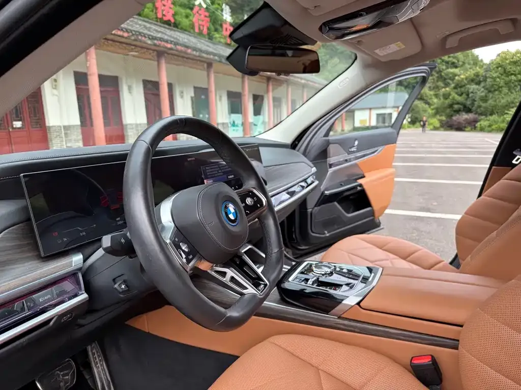 BMW i7 — фото 5