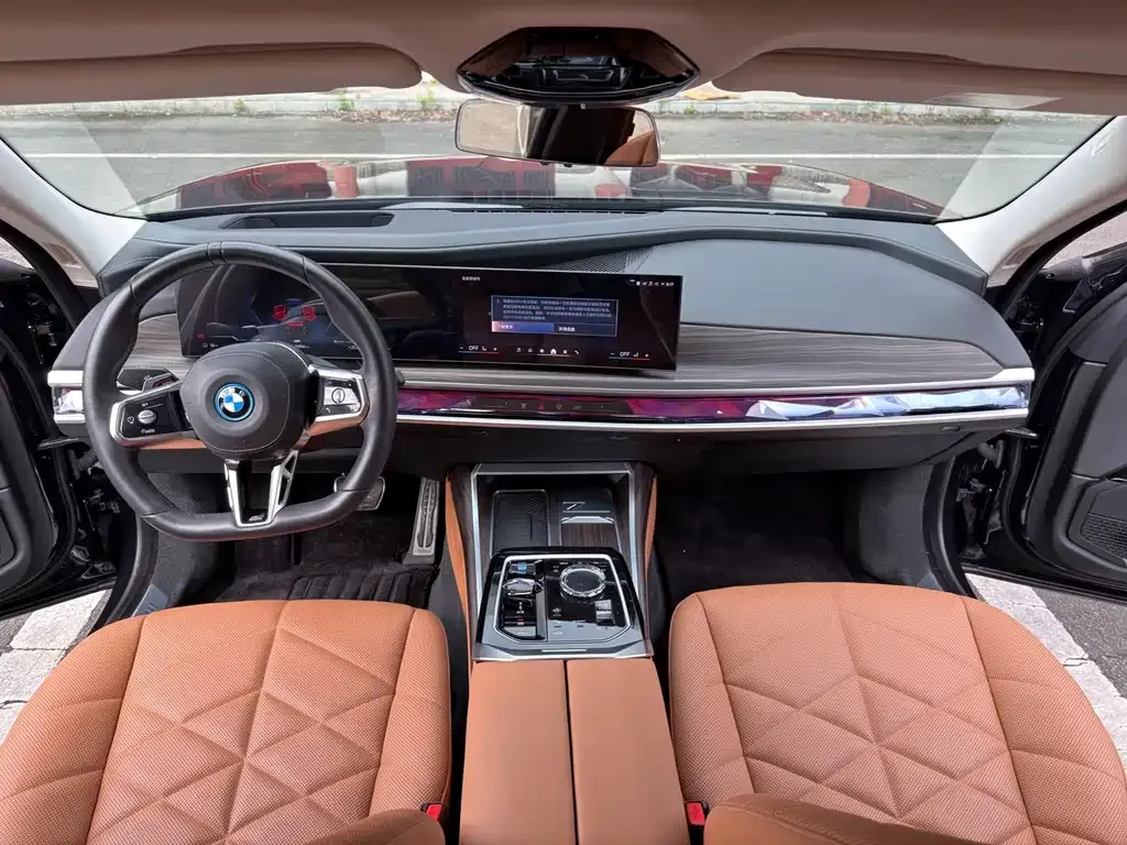BMW i7 — фото 9