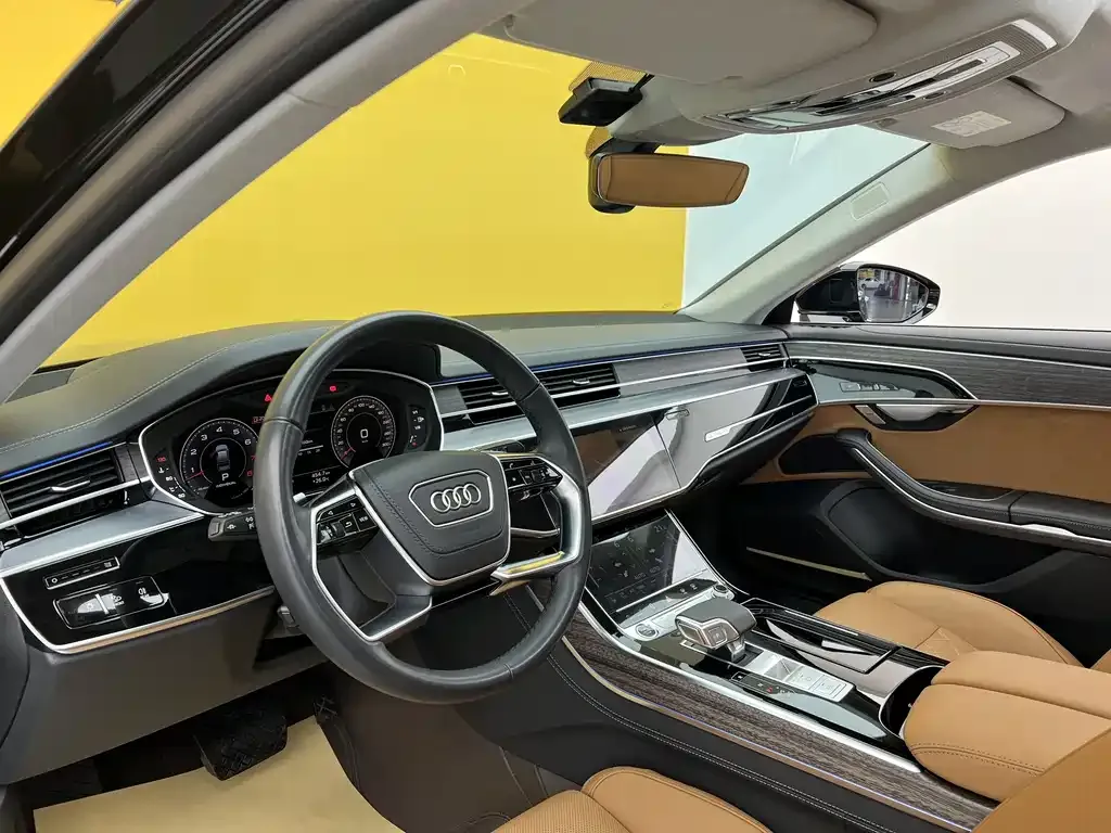 Audi A8 — фото 5