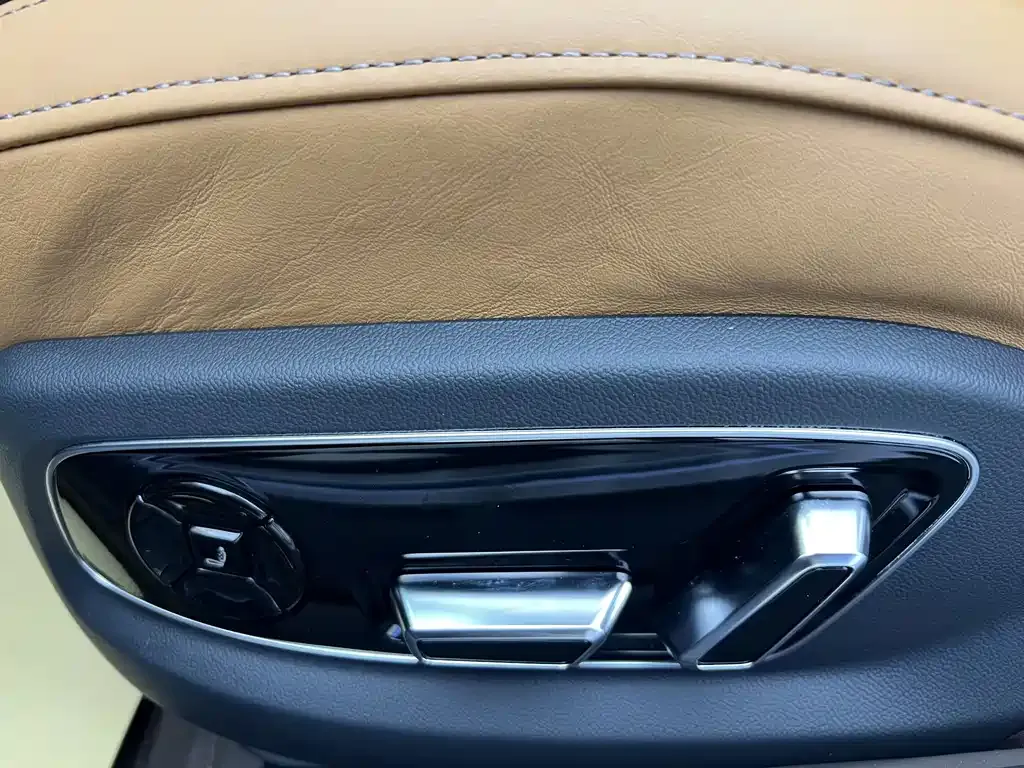 Audi A8 — фото 9