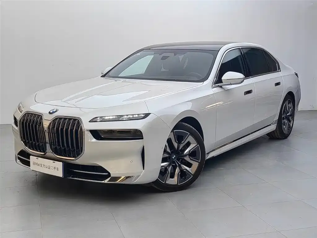 BMW 7 Series — фото 1