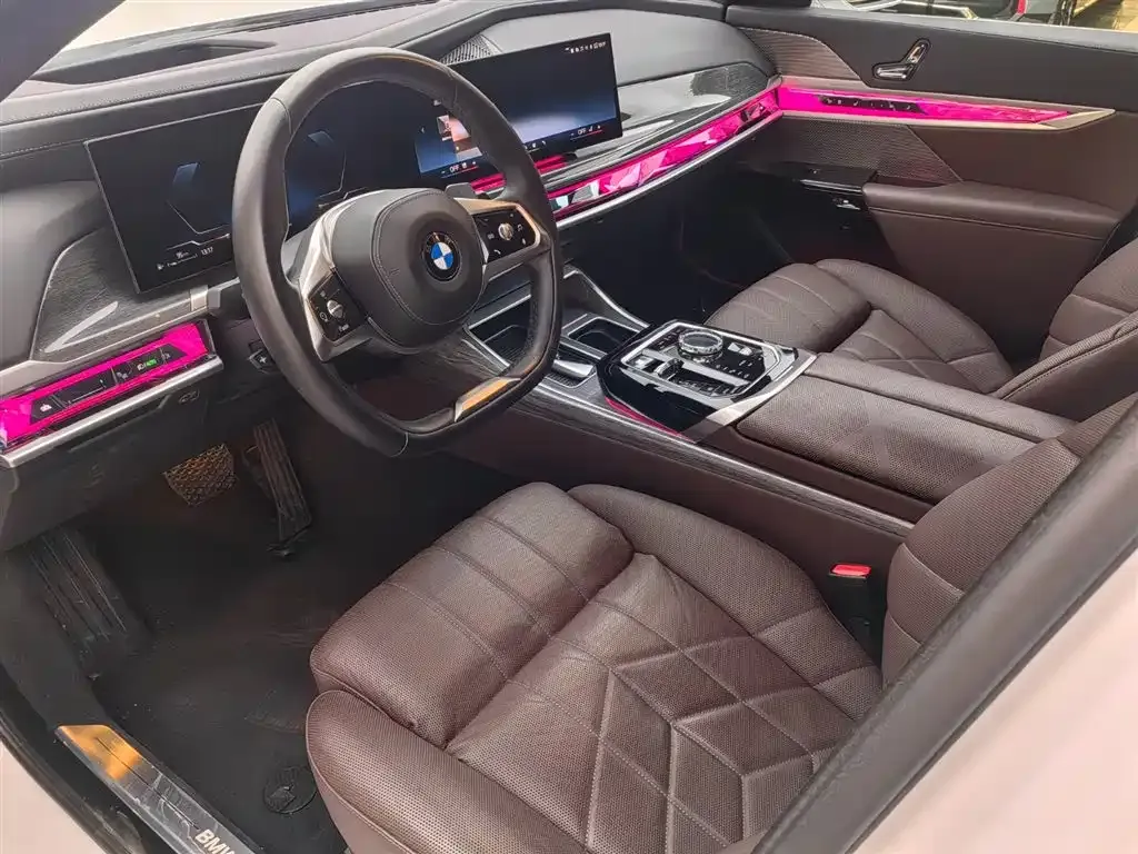BMW 7 Series — фото 9