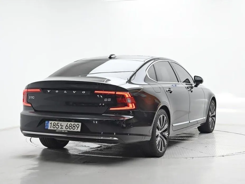 Volvo S90 2023 из KR, фото 3