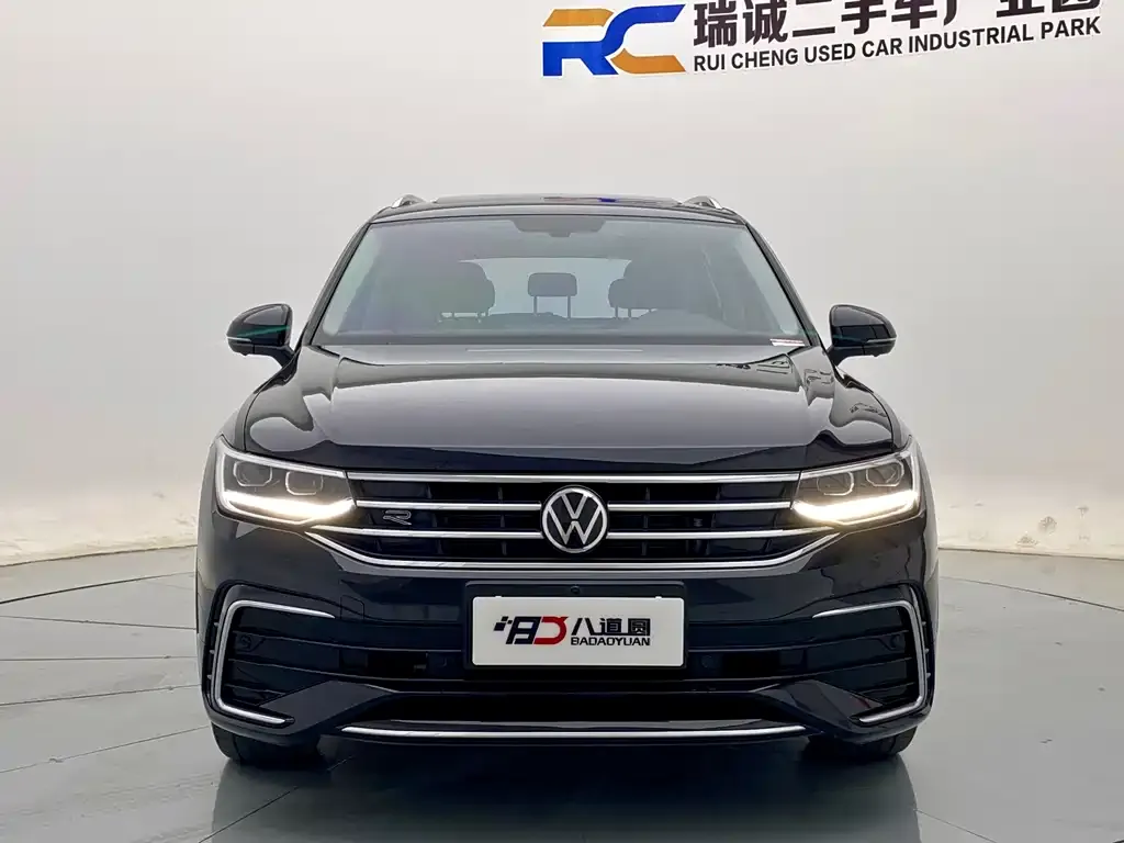 Volkswagen Tiguan L — фото 3