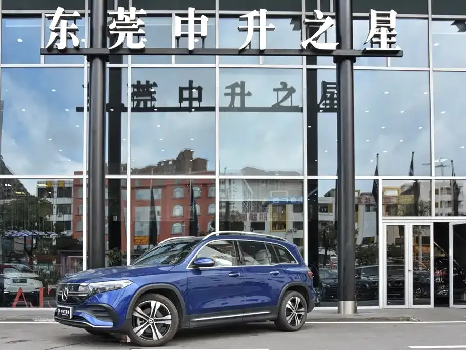 Mercedes-Benz EQB — фото 1