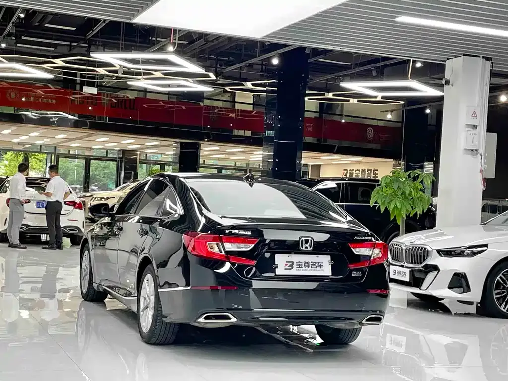 Honda Accord — фото 10