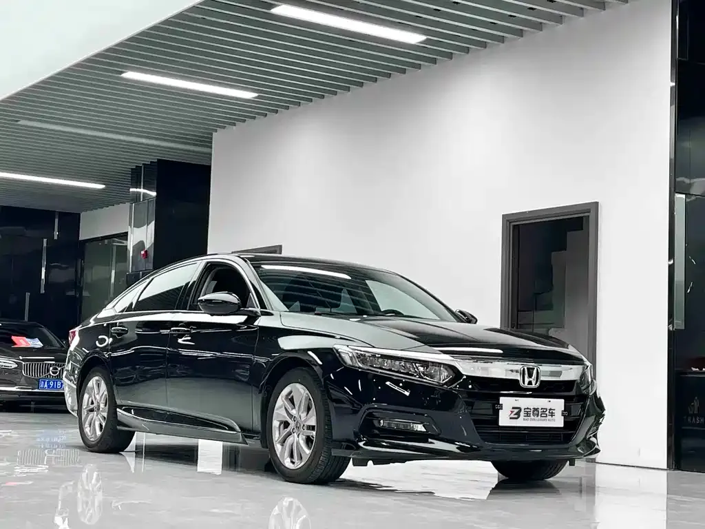 Honda Accord — фото 9