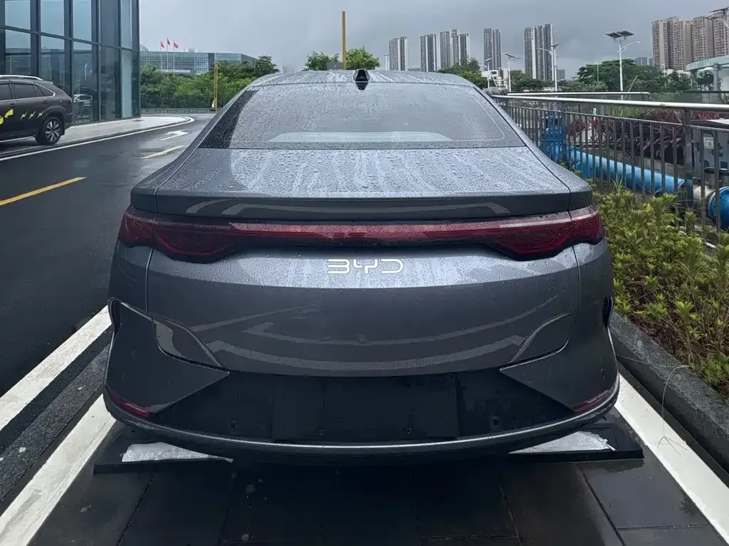 BYD Qin L — фото 10