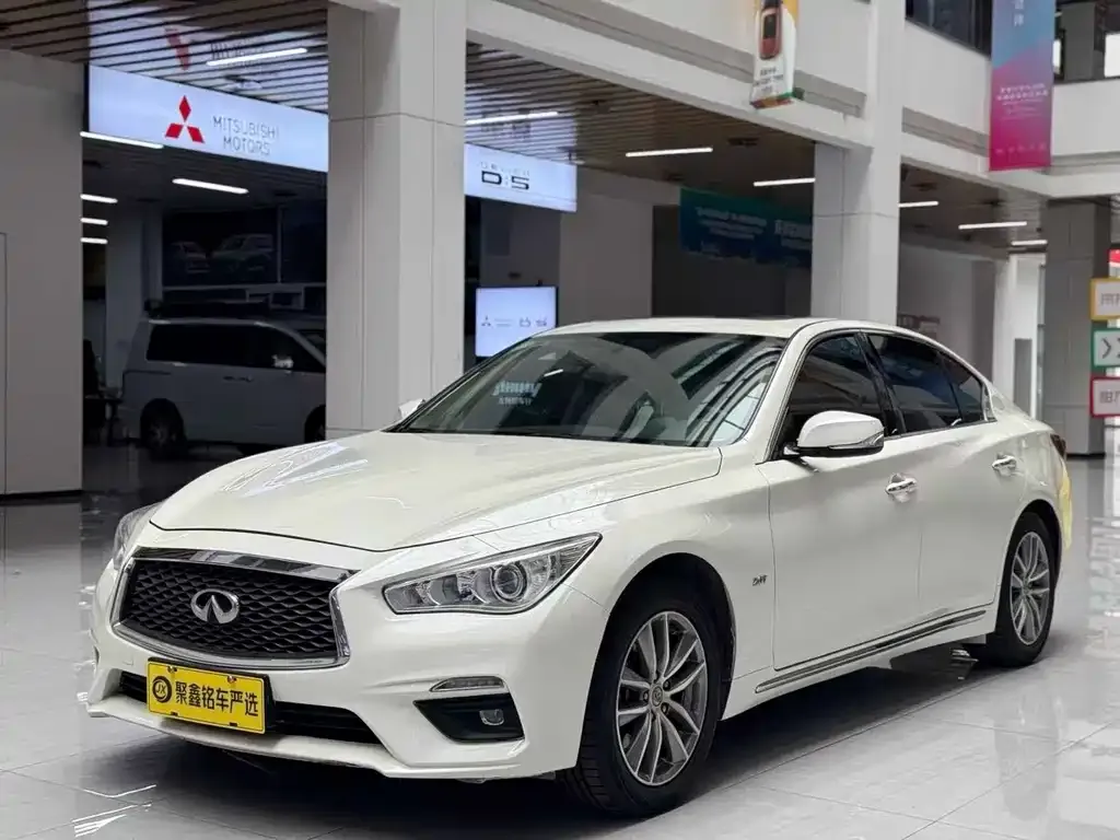 Infiniti Q50L — фото 1