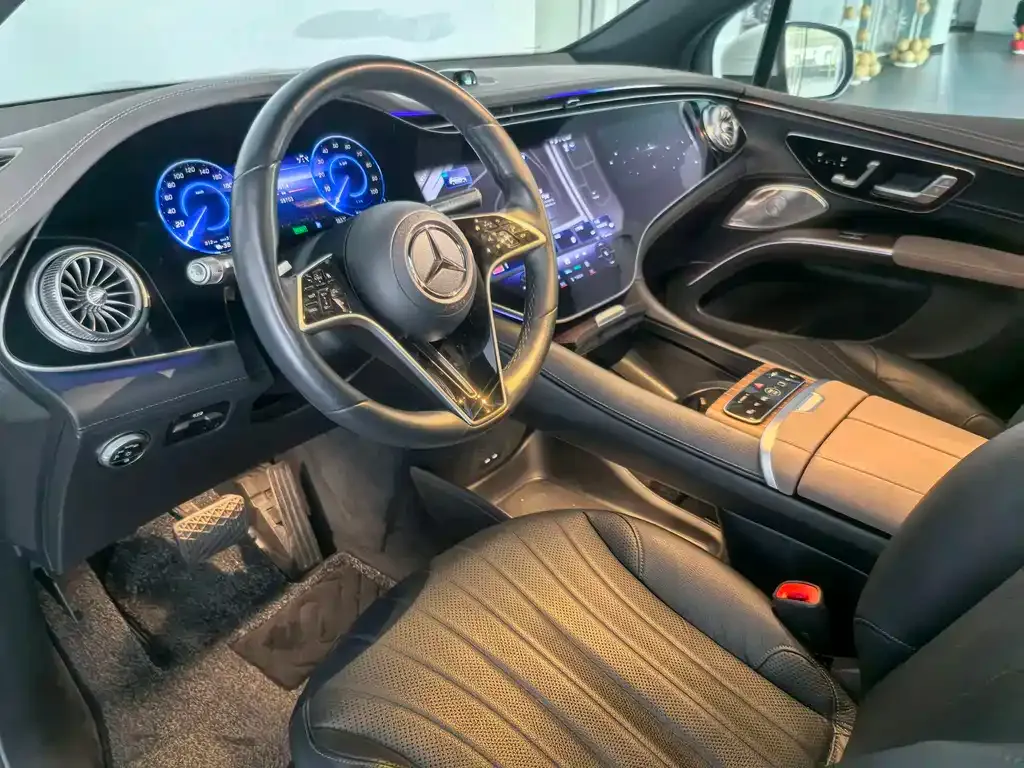 Mercedes-Benz EQS SUV — фото 10