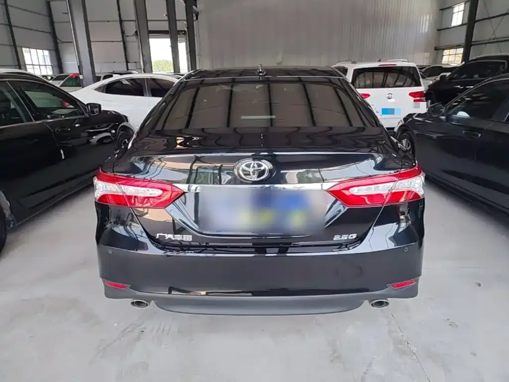 Toyota Camry — фото 6