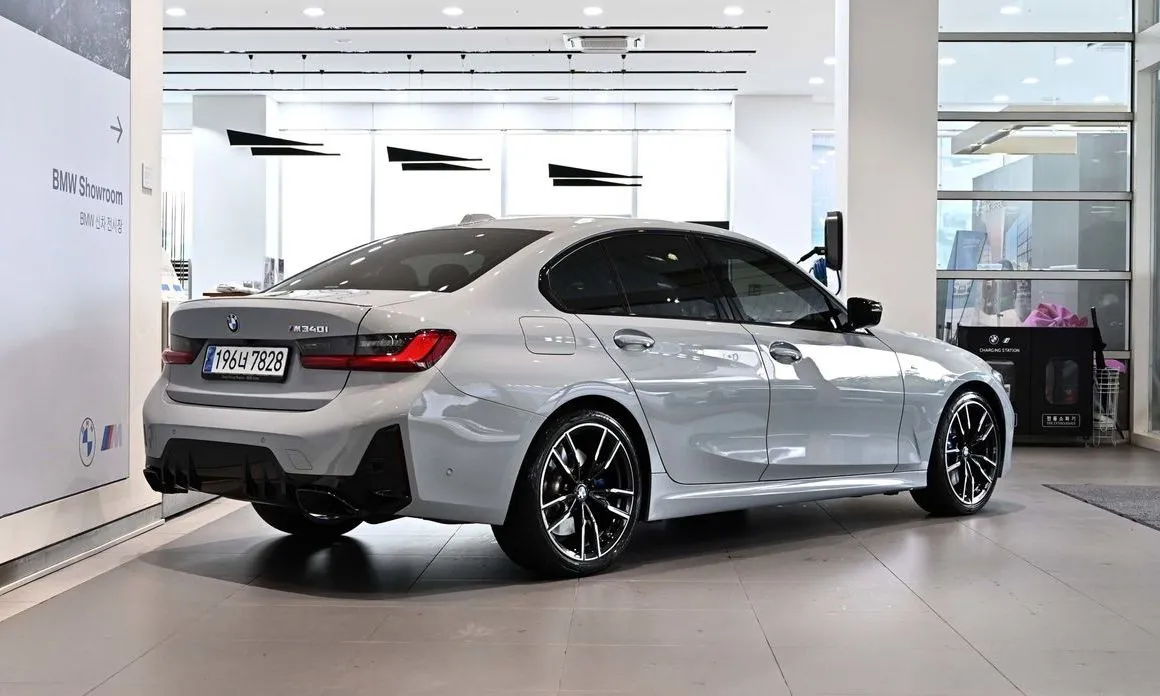 BMW 3-Series 2023 из KR, фото 3