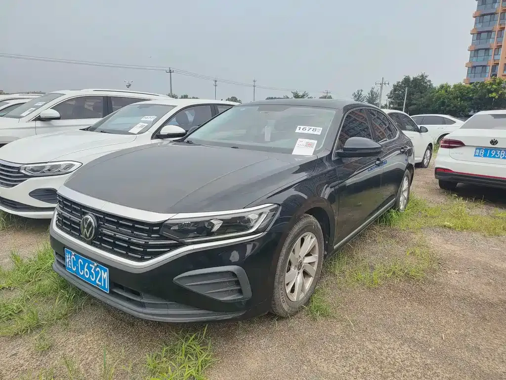 Volkswagen Passat — фото 1