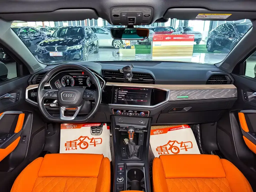 Audi Q3 — фото 10