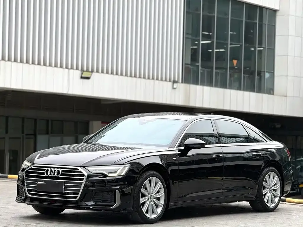 Audi A6L — фото 1