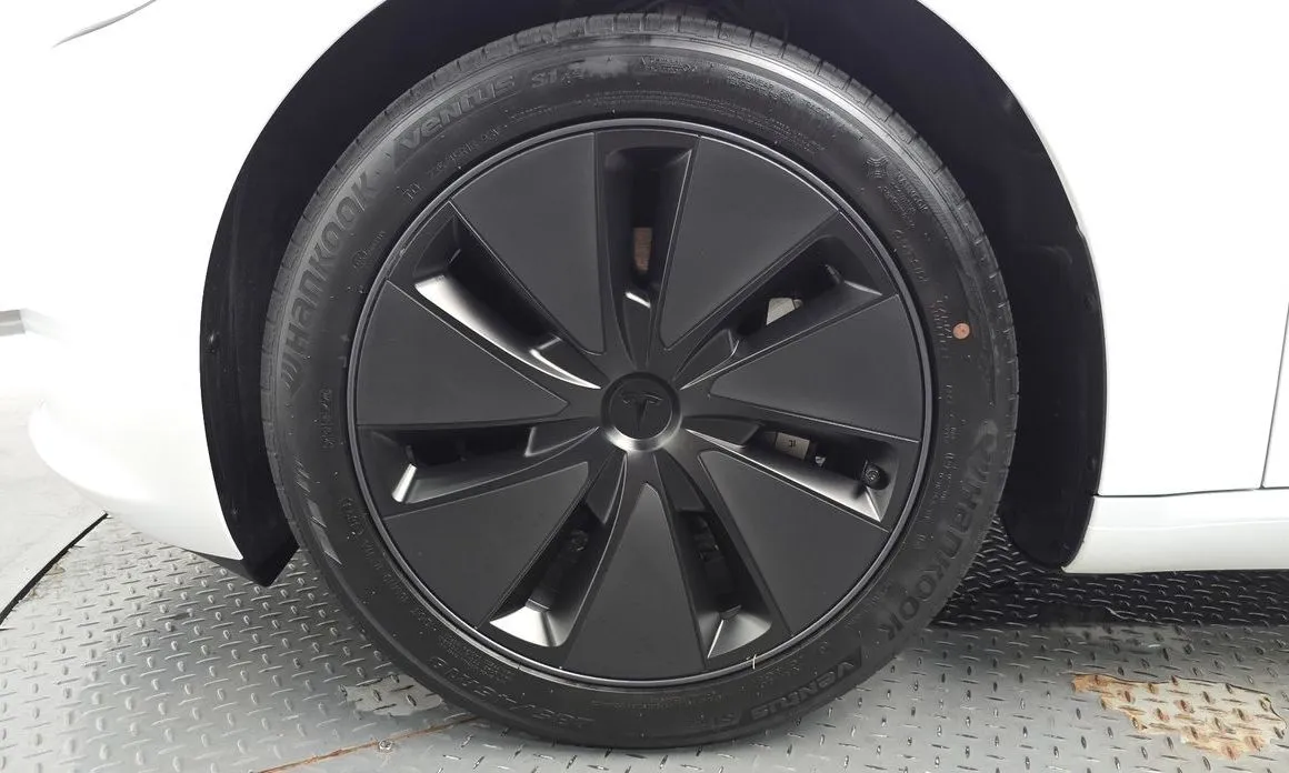Tesla Model 3 — фото 10