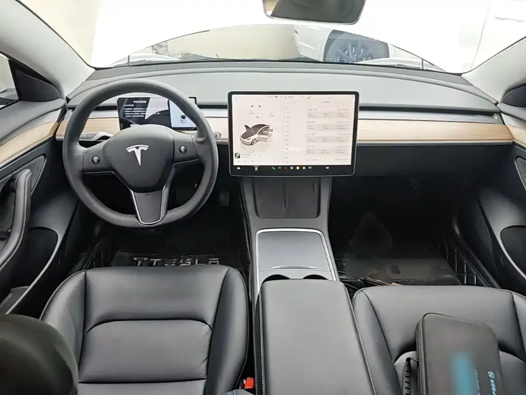 Tesla Model 3 — фото 5